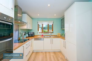Kitchen- click for photo gallery